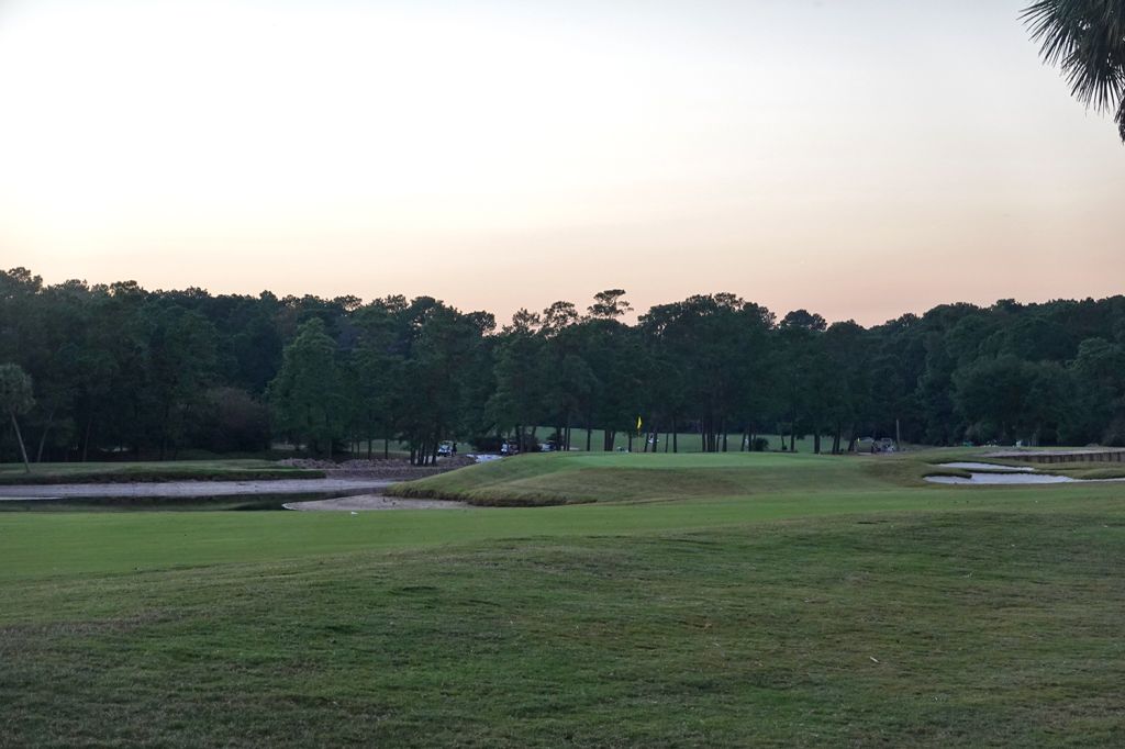 18th Hole at Tour 18 Golf Course (Houston) (440 Yard Par 4)